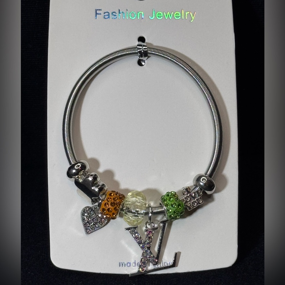Fashion Jewelry Silver Tone Sparkling Heart Charm Stretch Bracelet Green Orange